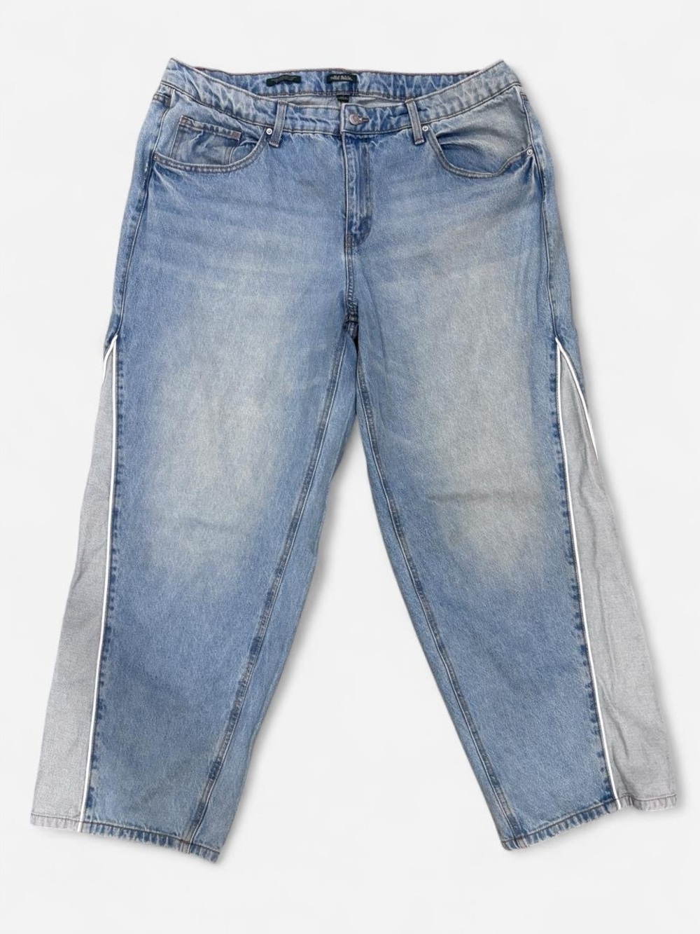 Wild Fable Mid-Rise ’90s Relaxed Straight Jeans – Two Tone Side Pane Relaxed Fit